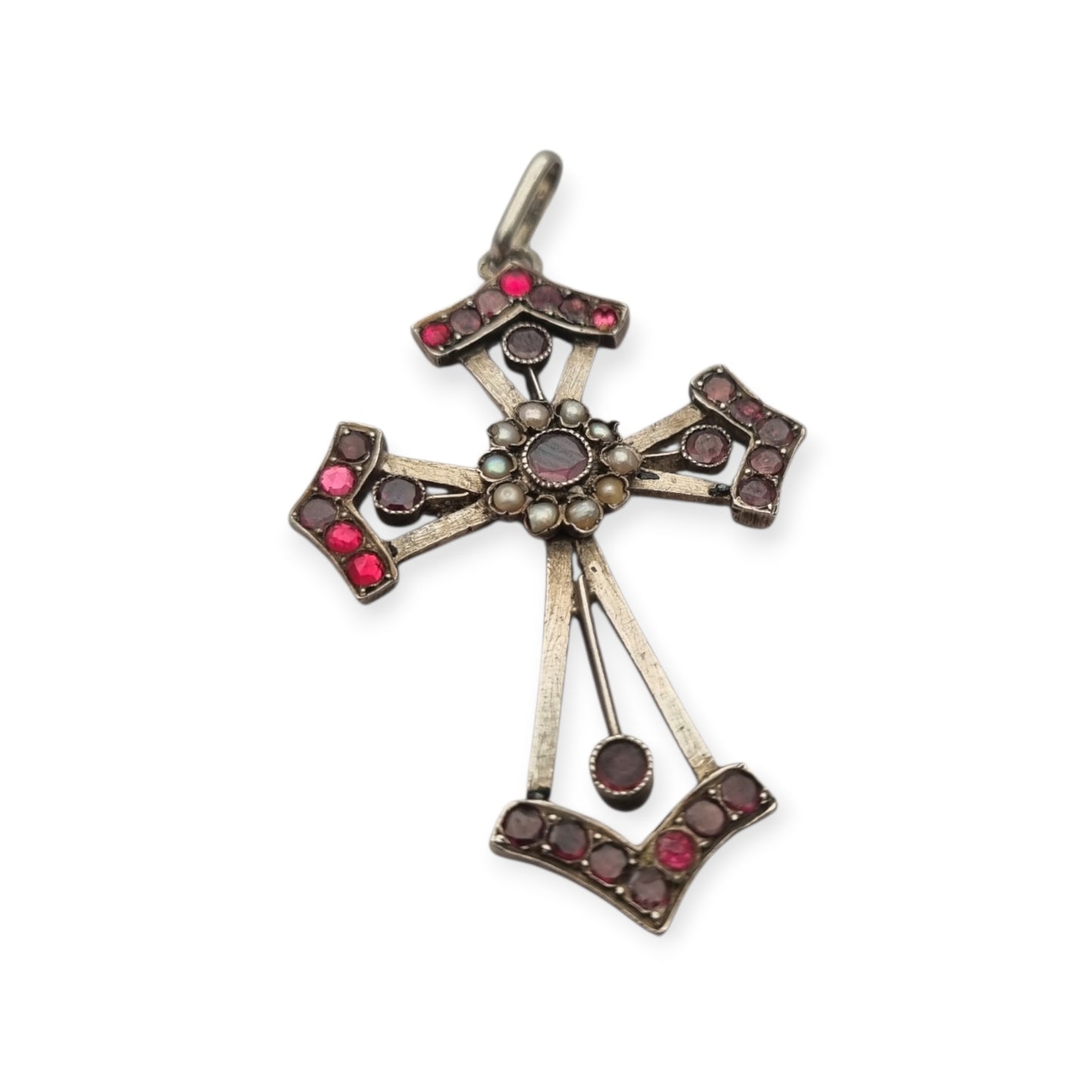 Cruz victoriana de plata con granates, pedrería y perlas, Renaissance Revival, ca. 1890–1900