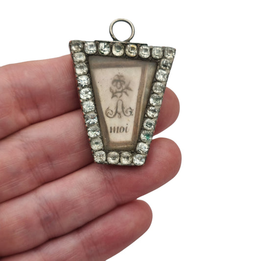 French romantic sentimental "To me" pendant in metal with glass paste and blue enamel, ca. 1800–1840