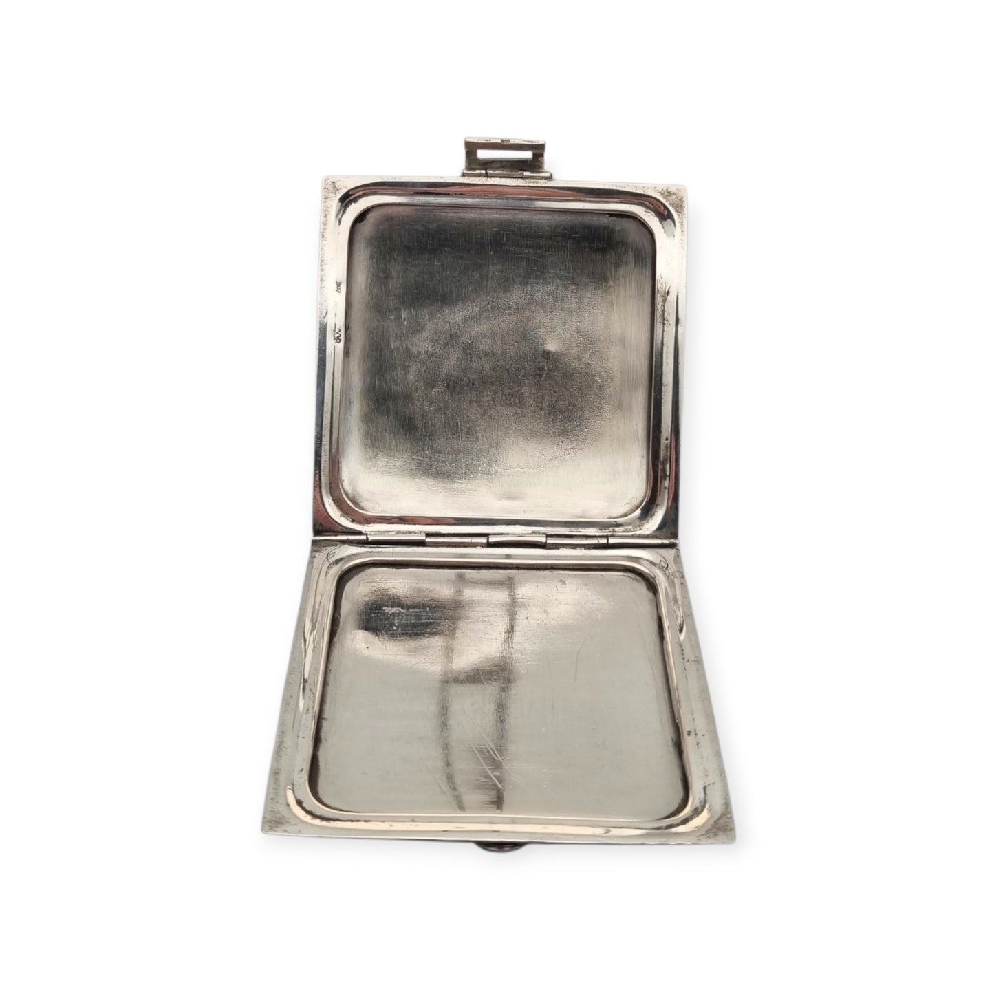 Estuche compacto Art Déco en plata 800 con cabujón de cornalina, Europa continental, ca. 1925–1940