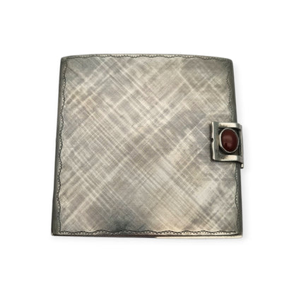 Estuche compacto Art Déco en plata 800 con cabujón de cornalina, Europa continental, ca. 1925–1940