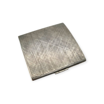 Estuche compacto Art Déco en plata 800 con cabujón de cornalina, Europa continental, ca. 1925–1940