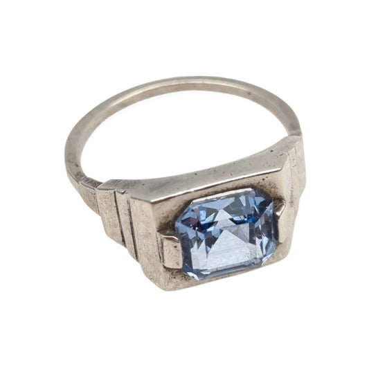 Anillo Art Déco de plata testada con cristal azul facetado, sello geométrico unisex, ca. 1930–1945