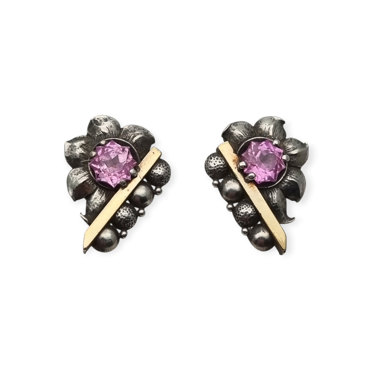 Pendientes Art Déco en plata con vistas de oro y piedras rosas facetadas, circa 1930–1940