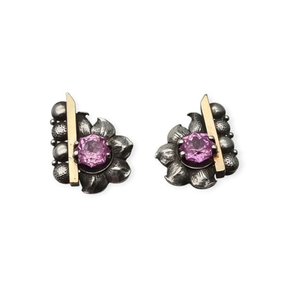 Pendientes Art Déco en plata con vistas de oro y piedras rosas facetadas, circa 1930–1940