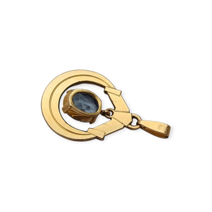 Colgante francés FIX Art Déco en oro laminado con piedra azul facetada, circa 1930–1940