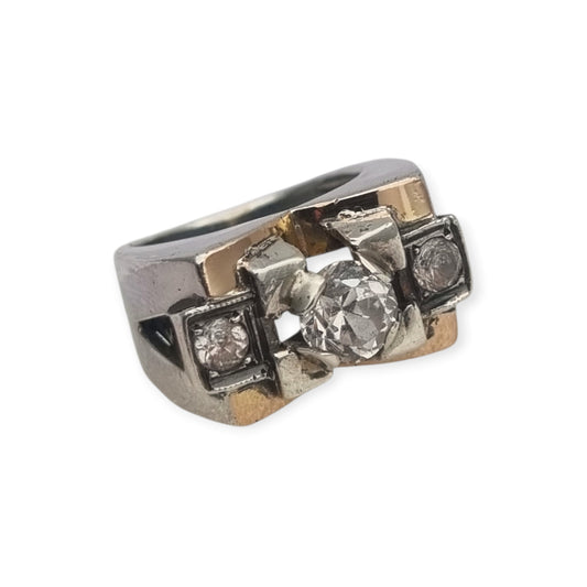 Anillo Art Déco en plata con vistas doradas y piedras incoloras, circa 1940–1950
