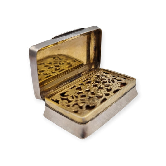 Vinaigrette antigua de plata victoriana con interior dorado y rejilla calada, circa 1850-1880
