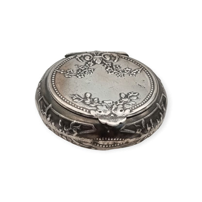 Antique silver pendant powder compact with mirror, Belle Époque and Art Nouveau, Europe, circa 1900-1915