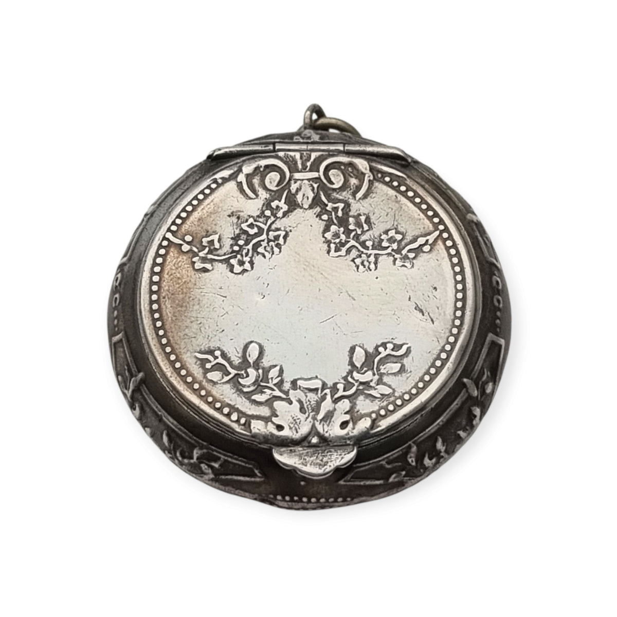 Antique silver pendant powder compact with mirror, Belle Époque and Art Nouveau, Europe, circa 1900-1915