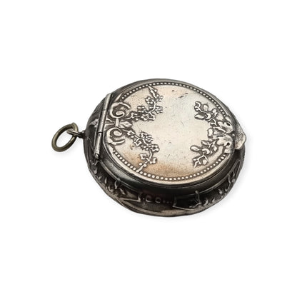 Antique silver pendant powder compact with mirror, Belle Époque and Art Nouveau, Europe, circa 1900-1915