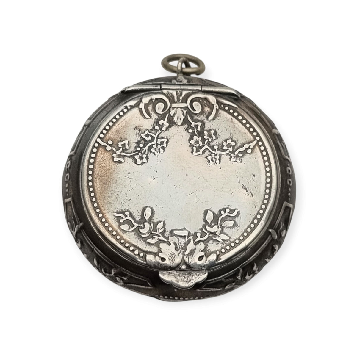 Antique silver pendant powder compact with mirror, Belle Époque and Art Nouveau, Europe, circa 1900-1915
