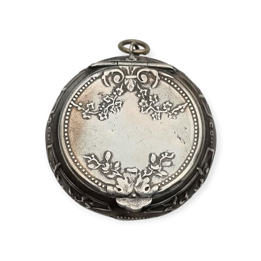 Polvera antigua colgante de plata con espejo, Belle Époque y Art Nouveau, Europa, circa 1900-1915