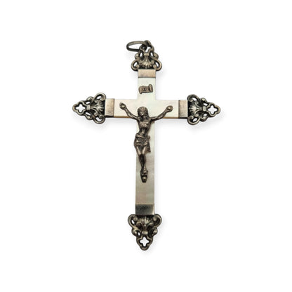 Crucifijo antiguo de plata y nácar, Art Nouveau neogótico, ca. 1910-1920