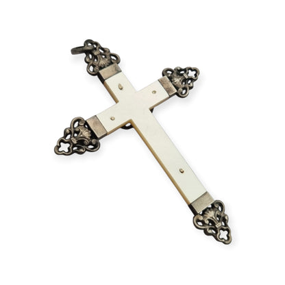 Crucifijo antiguo de plata y nácar, Art Nouveau neogótico, ca. 1910-1920