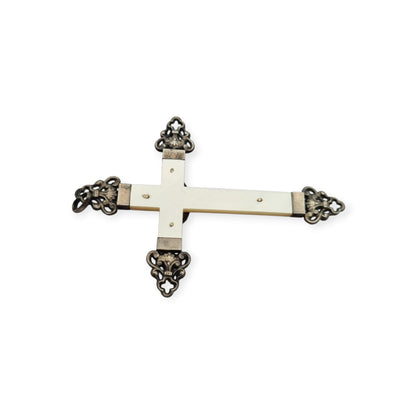 Crucifijo antiguo de plata y nácar, Art Nouveau neogótico, ca. 1910-1920