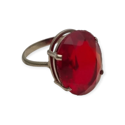 Vintage 1950s cocktail ring with faceted red crystal, Art Deco style, Spain