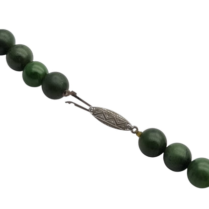 Long vintage nephrite green jade necklace with spherical beads Circa 1950