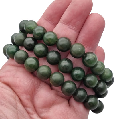Long vintage nephrite green jade necklace with spherical beads Circa 1950