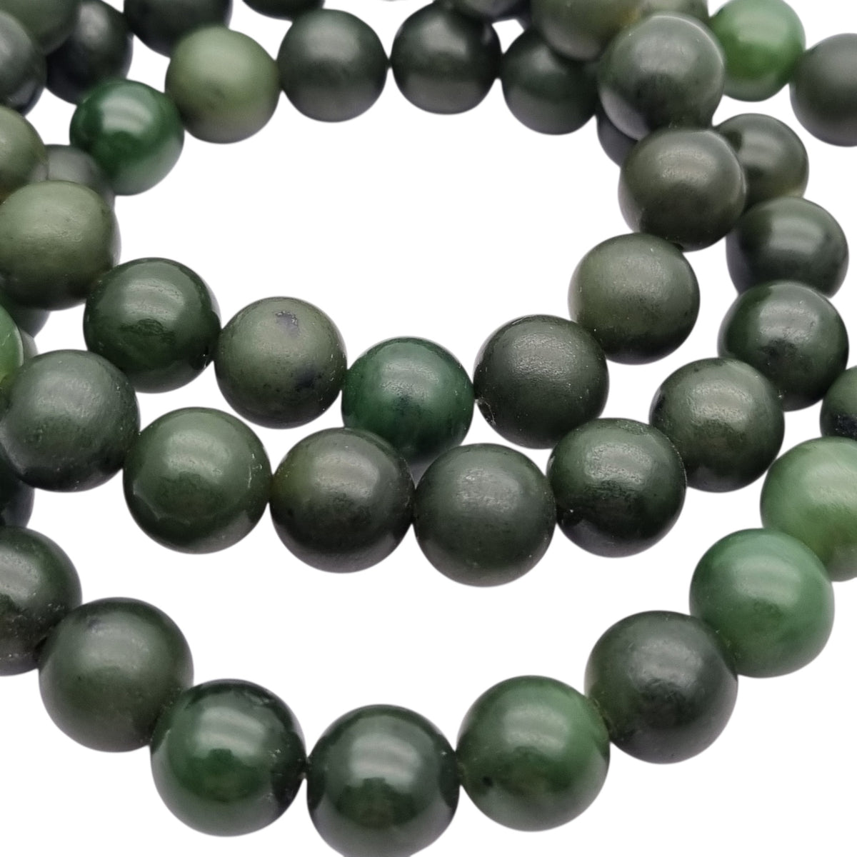 Long vintage nephrite green jade necklace with spherical beads Circa 1950