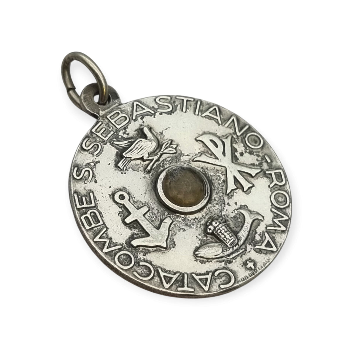 Medalla relicario vintage de san Sebastián de las catacumbas de Roma con símbolos paleocristianos, Italia, ca. 1950–1960