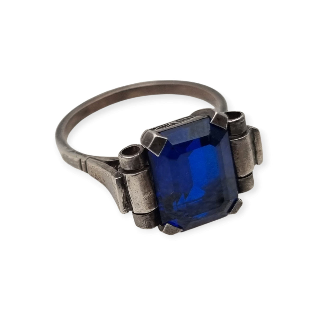 Anillo vintage Art Déco de plata con piedra azul facetada, Europa, ca. 1930–1940