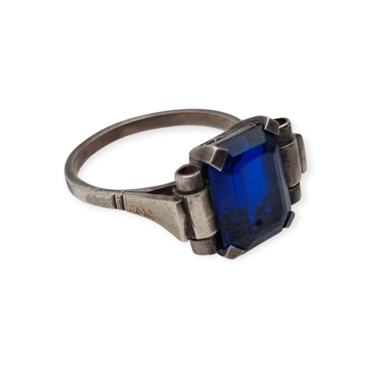 Anillo vintage Art Déco de plata con piedra azul facetada, Europa, ca. 1930–1940