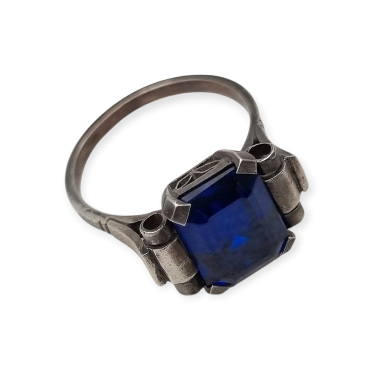 Anillo vintage Art Déco de plata con piedra azul facetada, Europa, ca. 1930–1940