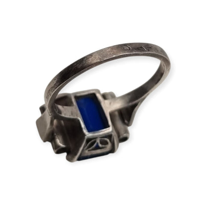 Anillo vintage Art Déco de plata con piedra azul facetada, Europa, ca. 1930–1940