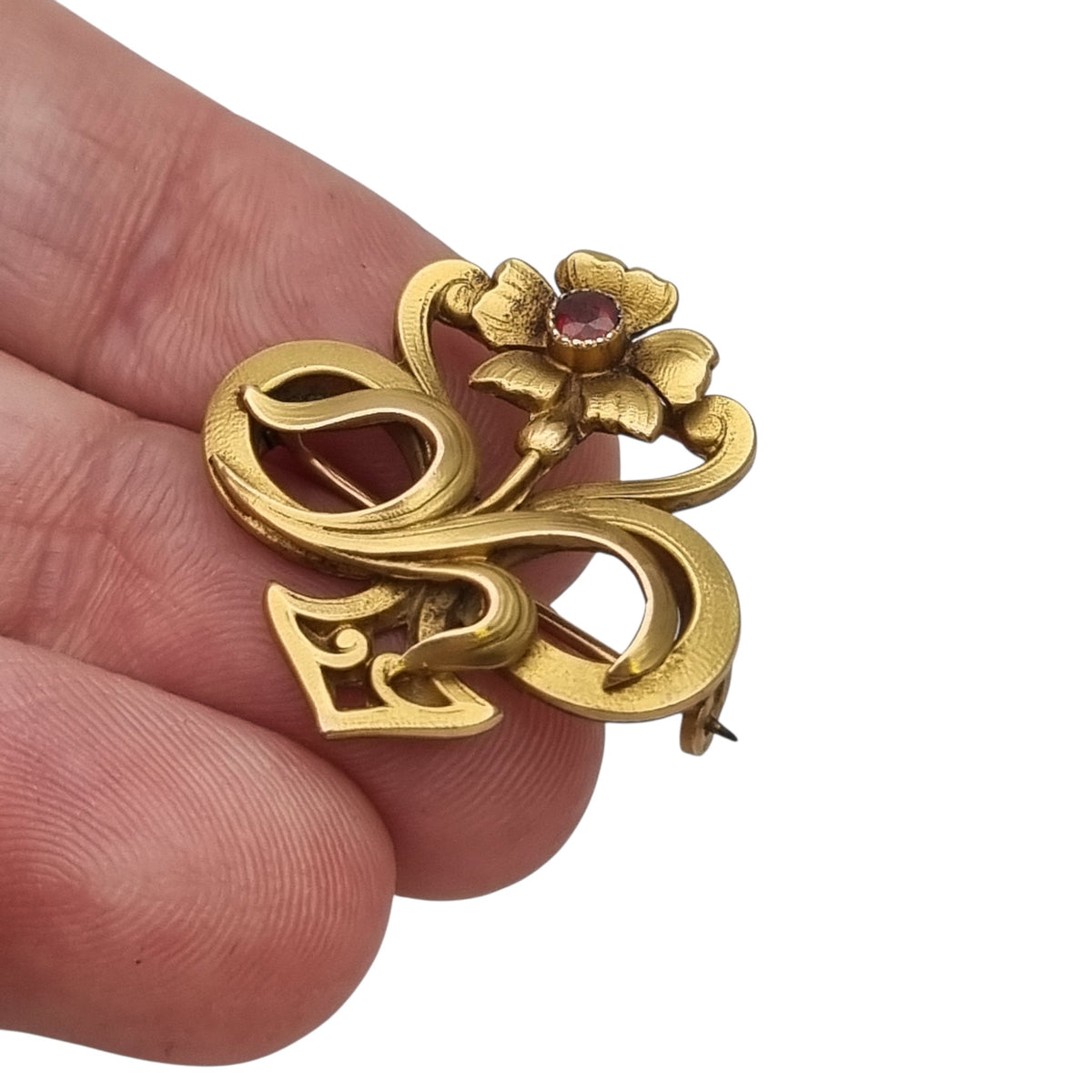 Broche antiguo Art Nouveau francés de oro doublé con flor roja, ca. 1900–1910