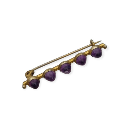 Broche de barra europeo de estilo victoriano tardío y eduardiano, metal dorado y cabujones violetas, ca. 1900–1950