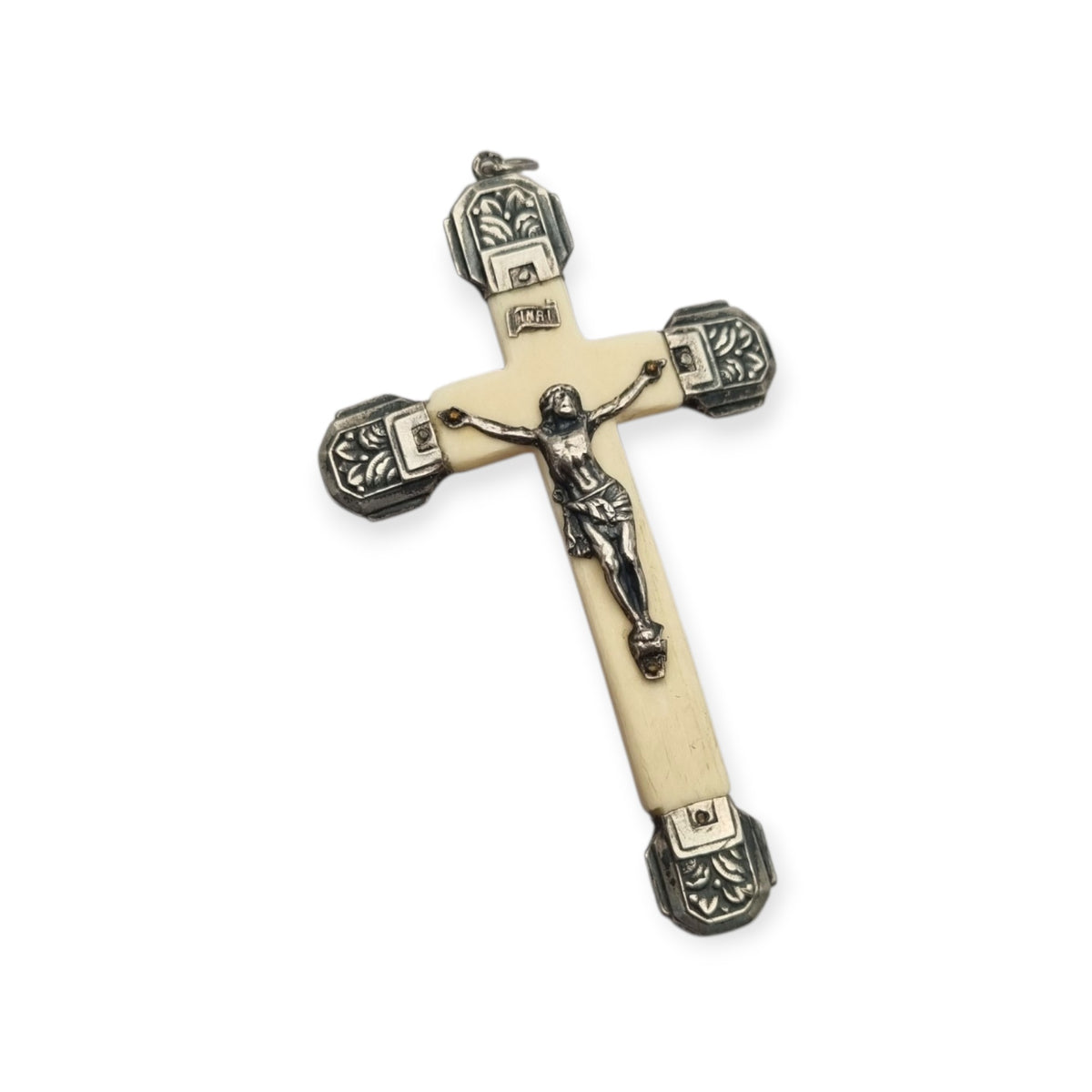 Cruz antigua art déco de plata y hueso con Cristo crucificado, Europa, ca. 1920–1940