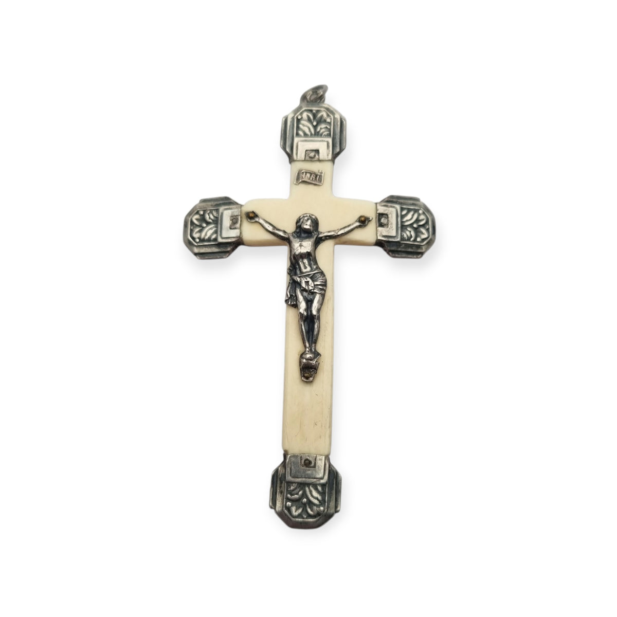 Cruz antigua art déco de plata y hueso con Cristo crucificado, Europa, ca. 1920–1940