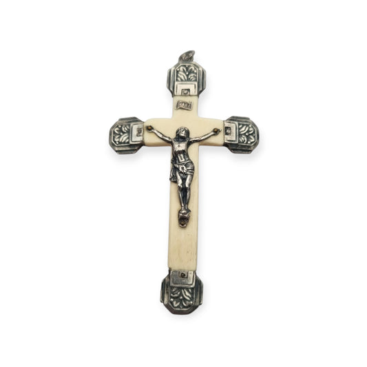 Cruz antigua art déco de plata y hueso con Cristo crucificado, Europa, ca. 1920–1940