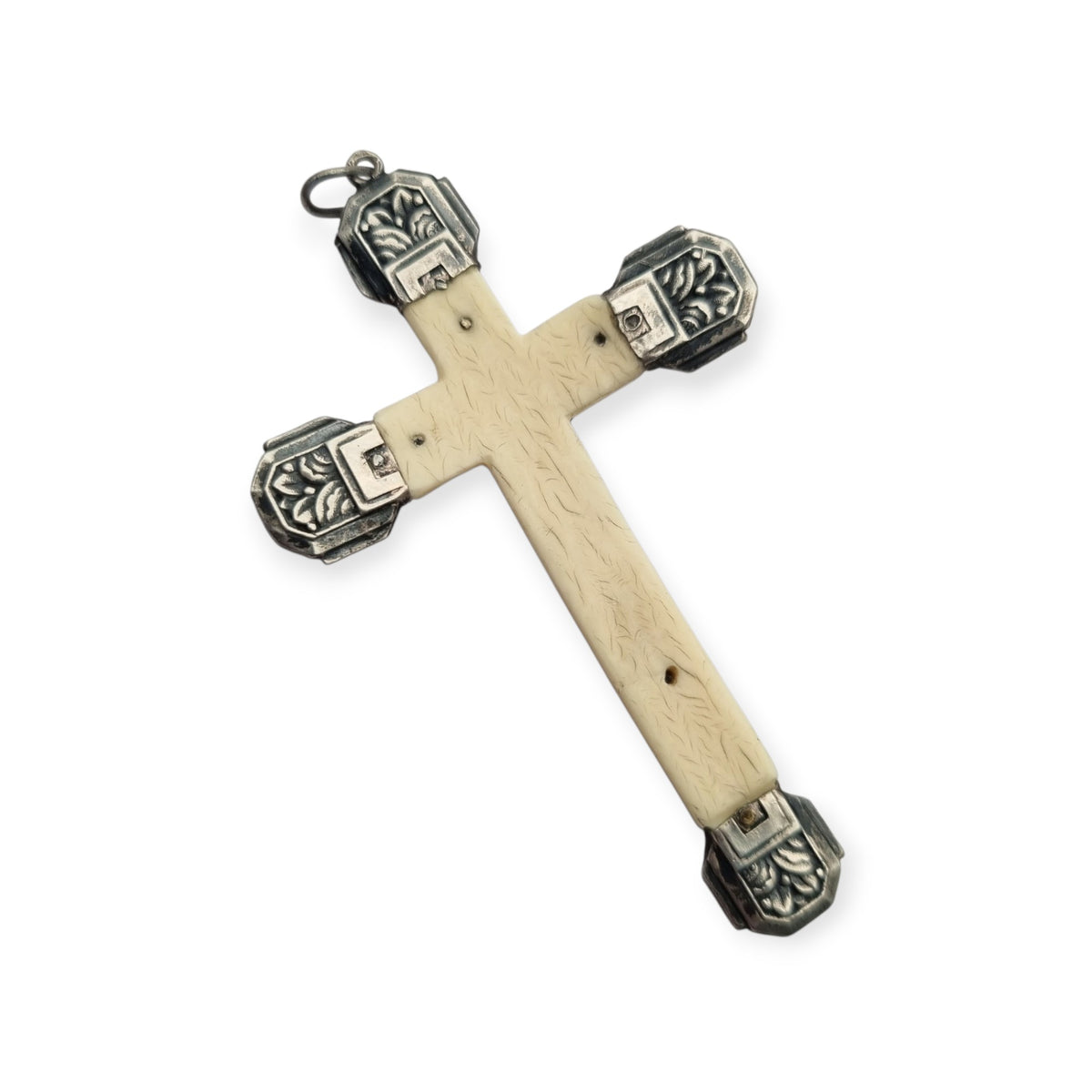 Cruz antigua art déco de plata y hueso con Cristo crucificado, Europa, ca. 1920–1940