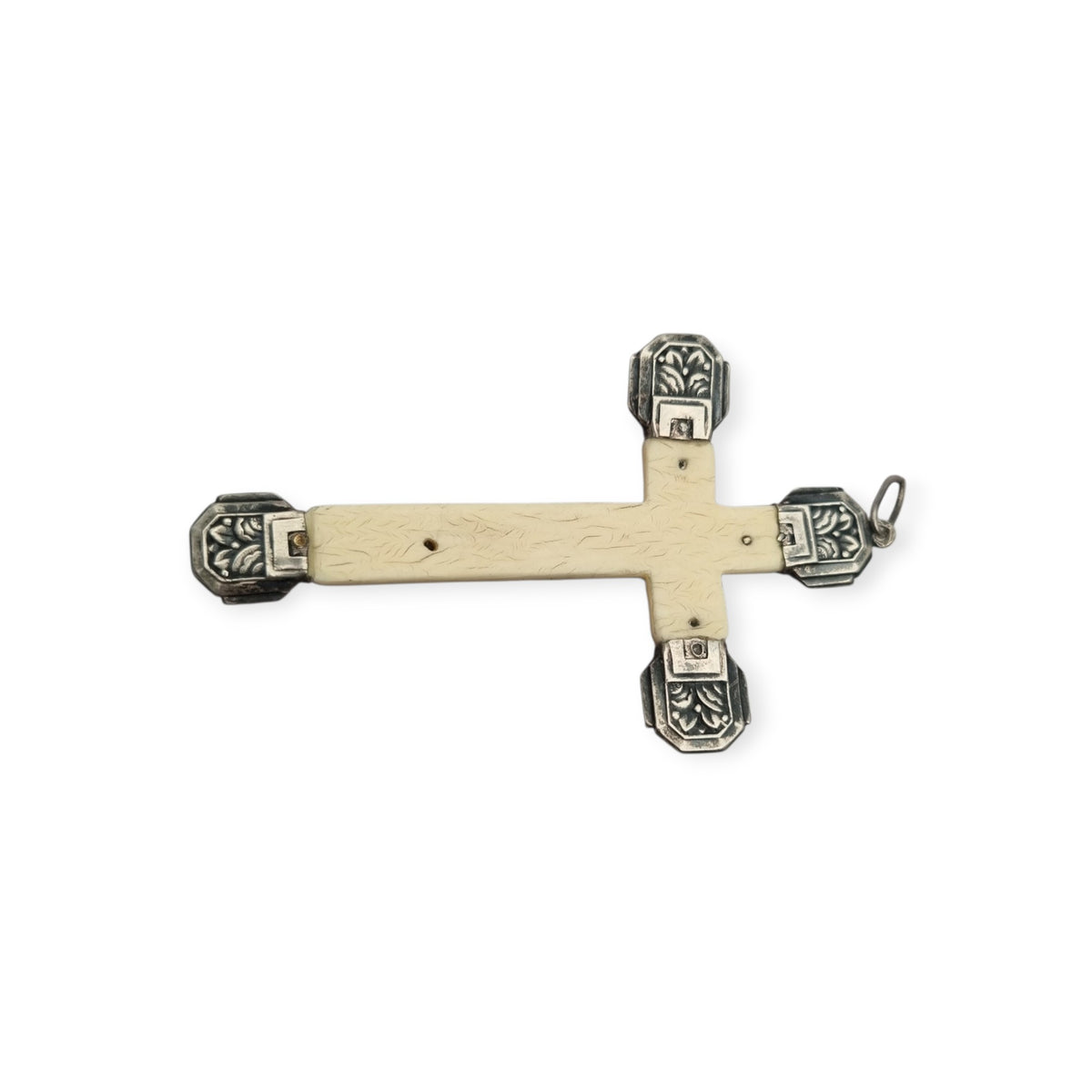Cruz antigua art déco de plata y hueso con Cristo crucificado, Europa, ca. 1920–1940