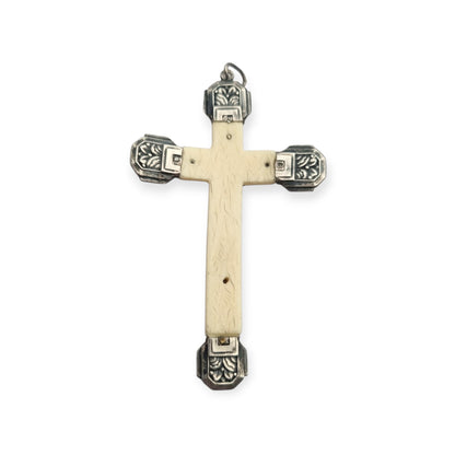 Cruz antigua art déco de plata y hueso con Cristo crucificado, Europa, ca. 1920–1940