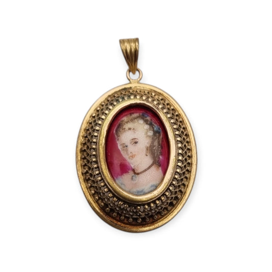 Colgante calado dorado vintage  con porcelana Limoges con retrato femenino Francia, ca. 1950–1960