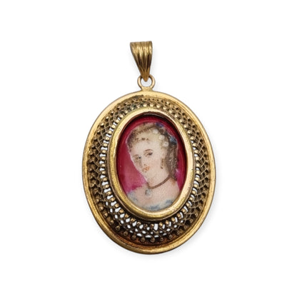 Colgante calado dorado vintage  con porcelana Limoges con retrato femenino Francia, ca. 1950–1960