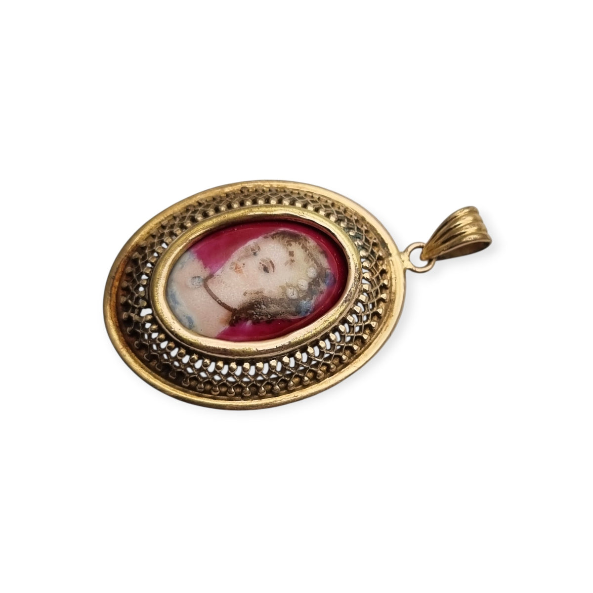 Colgante calado dorado vintage  con porcelana Limoges con retrato femenino Francia, ca. 1950–1960