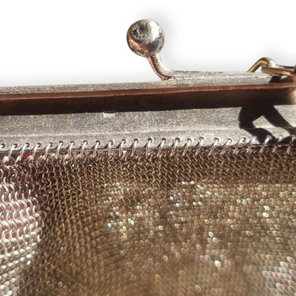 Bolso antiguo Belle Époque de malla de plata 800 con borlas, flecos y boquilla floral, Europa, ca. 1900–1920