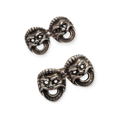 Gemelos antiguos de plata testada con máscaras grotescas en relieve, Europa, ca. 1900–1930