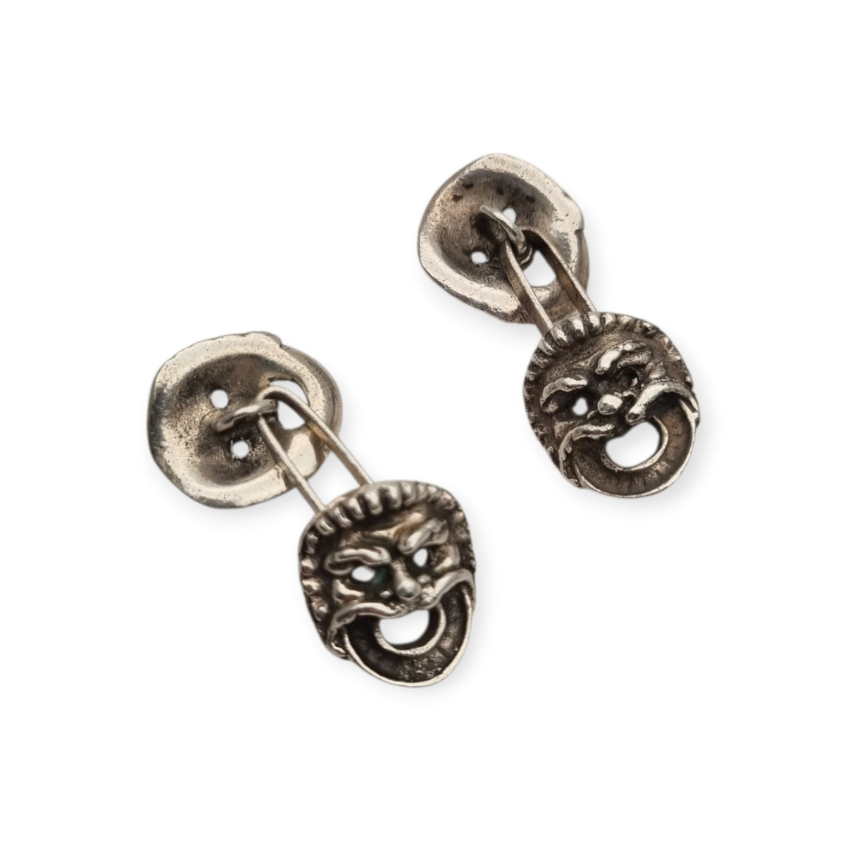 Gemelos antiguos de plata testada con máscaras grotescas en relieve, Europa, ca. 1900–1930