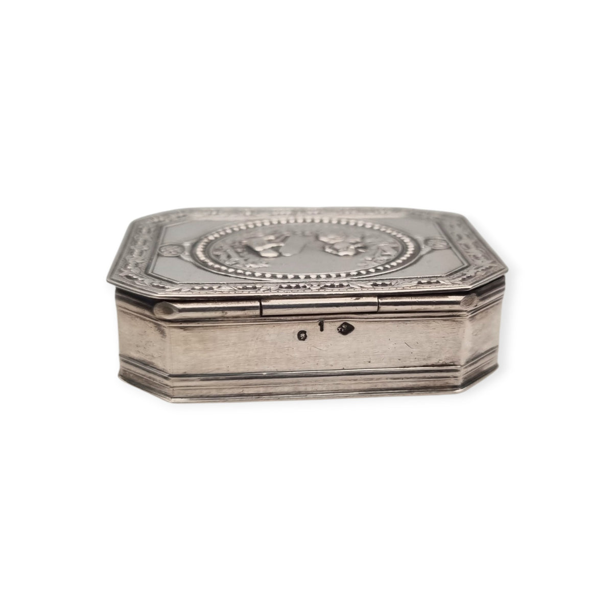Antique Tétard Frères silver box, Paris, neo-rococo with a gallant scene, ca. 1903–1930