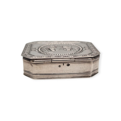 Antique Tétard Frères silver box, Paris, neo-rococo with a gallant scene, ca. 1903–1930