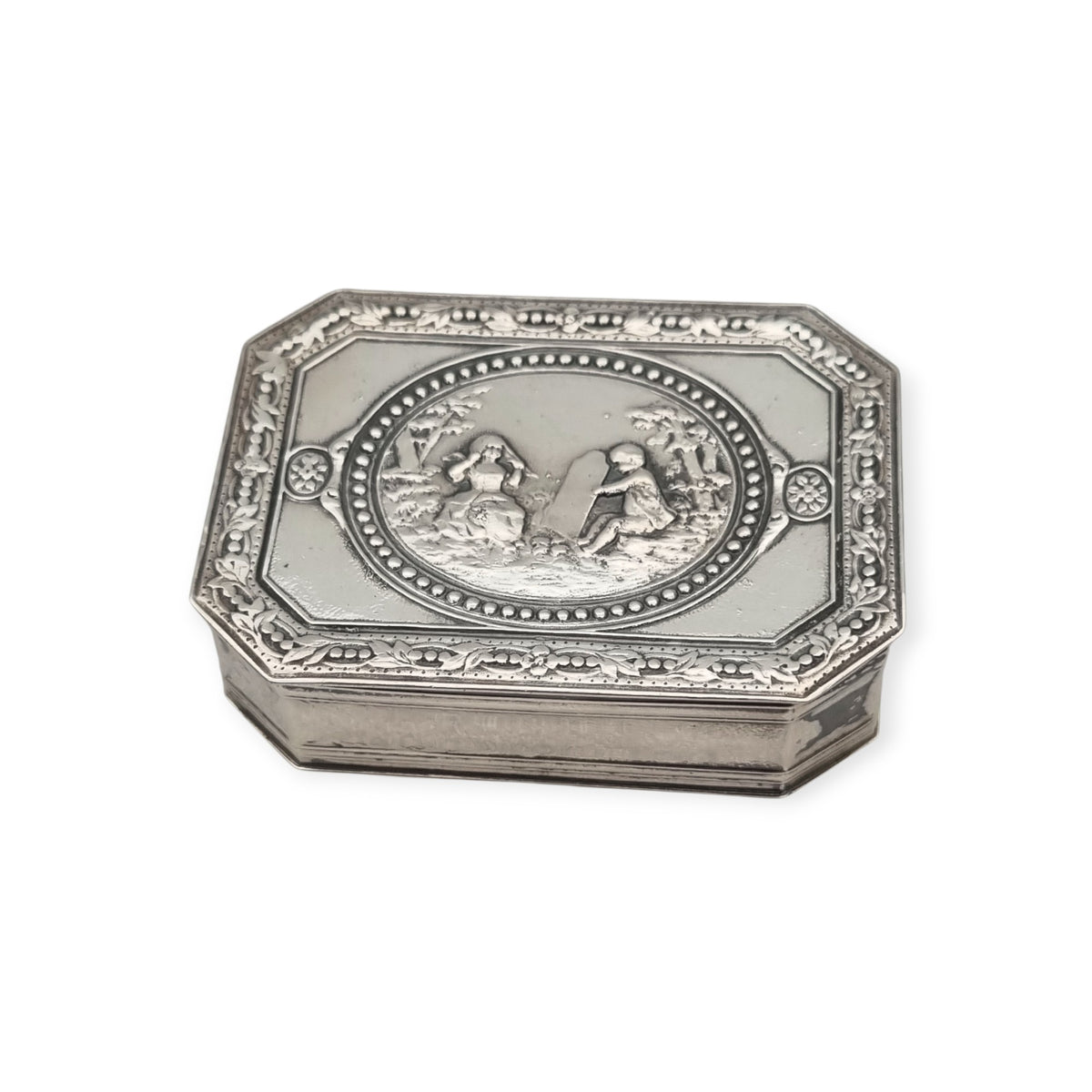 Antique Tétard Frères silver box, Paris, neo-rococo with a gallant scene, ca. 1903–1930