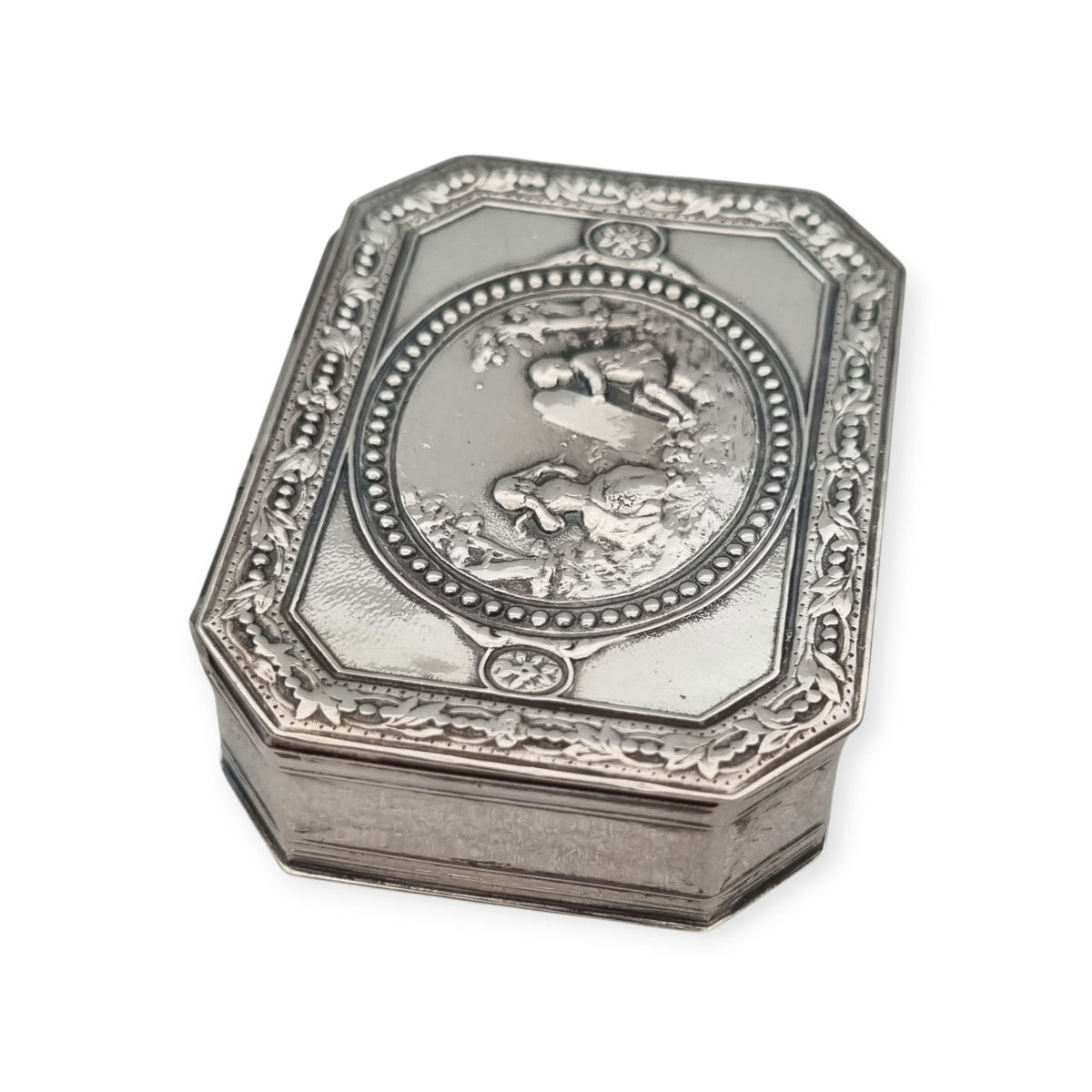 Antique Tétard Frères silver box, Paris, neo-rococo with a gallant scene, ca. 1903–1930