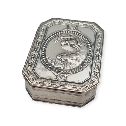 Antique Tétard Frères silver box, Paris, neo-rococo with a gallant scene, ca. 1903–1930
