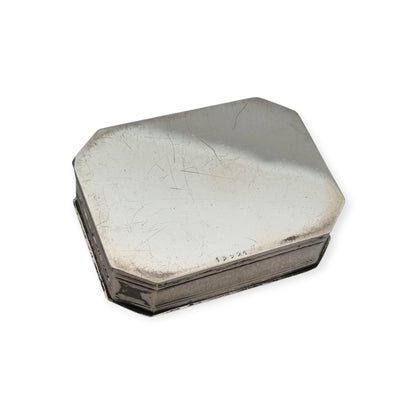 Antique Tétard Frères silver box, Paris, neo-rococo with a gallant scene, ca. 1903–1930