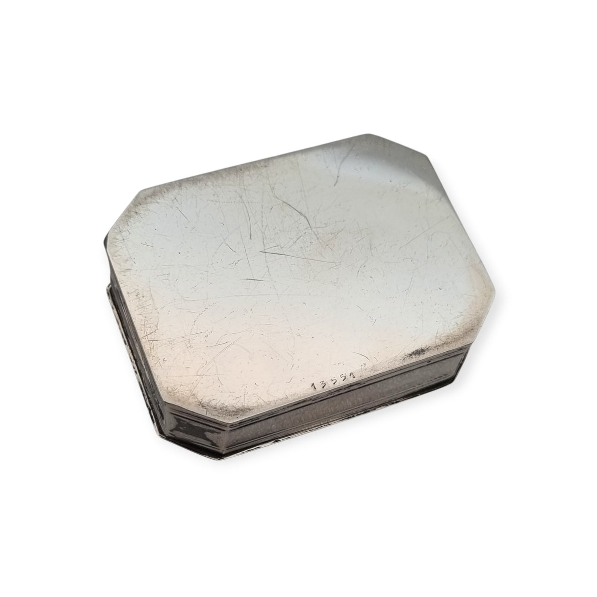 Antique Tétard Frères silver box, Paris, neo-rococo with a gallant scene, ca. 1903–1930