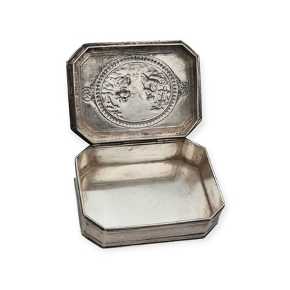 Antique Tétard Frères silver box, Paris, neo-rococo with a gallant scene, ca. 1903–1930
